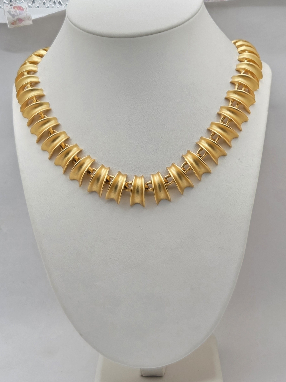 Vintage Anne Klein NWT Matte Gold Tone Ribbon Link Collar Necklace 18"